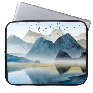 Abstrakte Kunstdekoration. Gebirge und Laptopschutzhülle