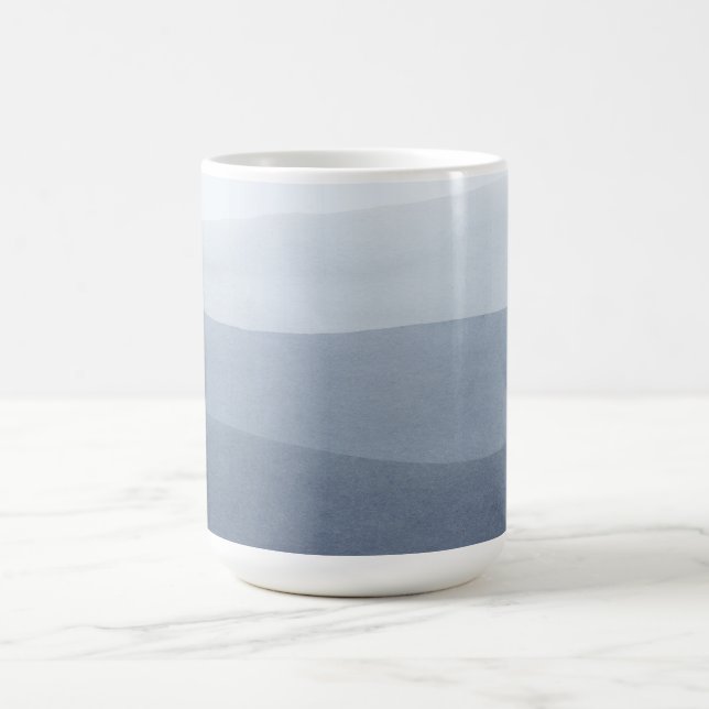 Abstrakte Landschaft in Blau-Grau Kaffeetasse (Mittel)