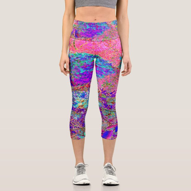 Abstrakte Lila und Blue Hydrangea mit Magenta Capri Leggings (Vorderseite)