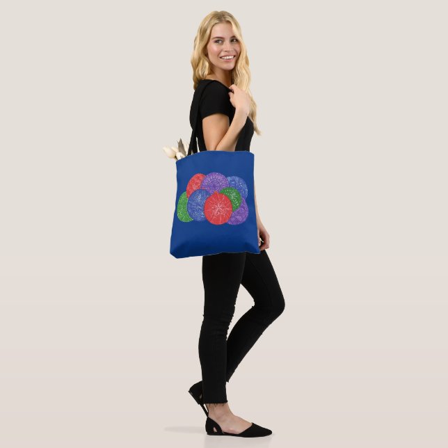 Abstrakte Linie Kunst Weihnachtsbäume Taschen (Am Model)