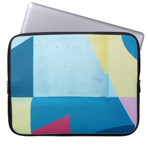Abstrakte Malerei in Blau, Rot, Rosa und Gelb Laptopschutzhülle