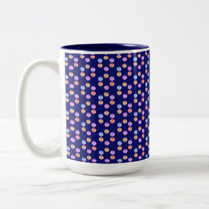 Abstrakte mehrfarbige geometrische Form auf Navybl Zweifarbige Tasse