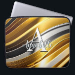 Abstrakte moderne Gold Silver & Bronze Waves Laptopschutzhülle<br><div class="desc">Dieses moderne,  abstrakte Laptop-Sleeve-Design ist auffallend und macht mit seinen Wellen aus Gold,  Bronze und Silber-Imitaten aus Metall eine wahre Aussage. Lebhaft und atemberaubend. Fügen Sie einen Namen und eine Initiale,  um ihn zu personalisieren. Erstellt von der einfachen Farmhouse Press.</div>
