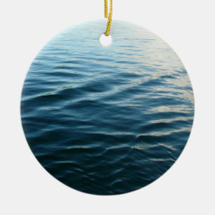 Abstrakte Naturfotografie - Blautöne des Wassers Keramikornament