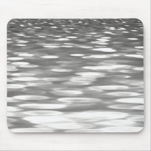 Abstrakte Nummer 3: Silbergrauer Schimmer Mousepad