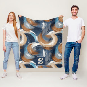 Abstrakte Pinselstriche in Blau, Weiß und Braun Fleecedecke