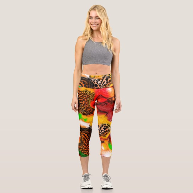 Abstrakte Pour-Malerei in Herbstfarben Capri Leggings (Vorderseite)