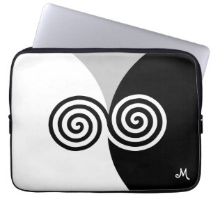 Abstrakte Spiralkreise auf Schwarz, Grau und Weiß Laptopschutzhülle