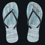 Abstrakte Trauzeugin Hochzeiten Flip Flops<br><div class="desc">Diese personalisierte, komfortable Trauzeugin Flip Flops sind ein einfaches, elegantes und elegantes Geschenk für Mitglieder des Brautparty - Bride, Bridesmaid, Trauzeugin ... Sie ergänzen die Festlichkeiten Ihres Hochzeitstages, Junggeselinnen-Abschieds oder anderer Feierlichkeiten. Großartig am Strand! Einfache Anpassung von Namen und Titel. Original abstraktes Foto einer Reflexion im Wasser von Marcia Socolik....</div>