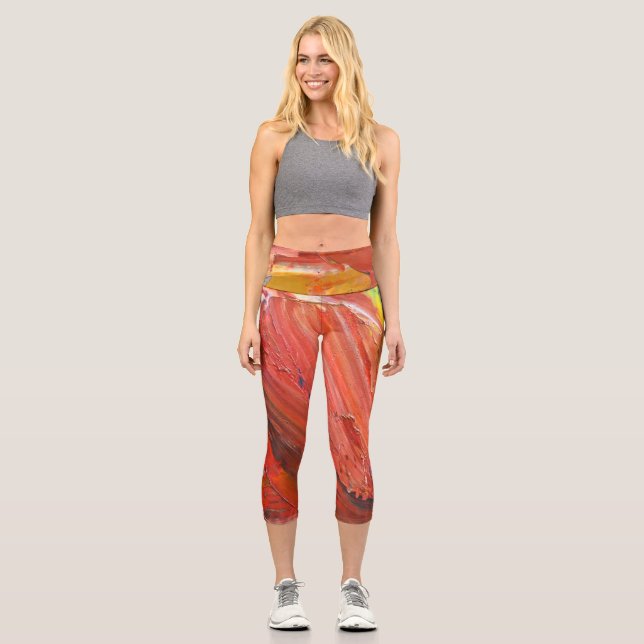 Abstrakte vertikale Geste in Rot Capri Leggings (Vorderseite)