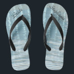 Abstrakte Wasserbräune Hochzeit maßgeschneiderte F Flip Flops<br><div class="desc">Diese personalisierte, komfortable Bride Flip Flops sind ein einfaches, elegantes und elegantes Geschenk für Mitglieder des Brautparty - Bride, Bridesmaid, Trauzeugin ... Sie ergänzen die Festlichkeiten Ihres Hochzeitstages, Junggeselinnen-Abschieds oder anderer Feierlichkeiten. Großartig am Strand! Einfache Anpassung von Namen und Titel. Matching Tote Tasche zur Verfügung. Original abstraktes Foto einer Reflexion...</div>