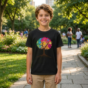 Abstrakter Baum mit Wurzeln und bunten Blätter. T-Shirt