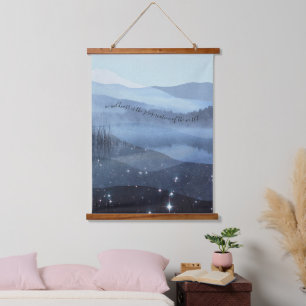 Abstrakter Blue Sky Mountains Zitat Wandteppich Mit Holzrahmen
