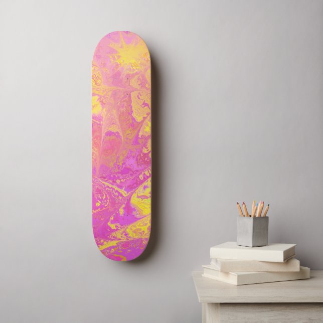 Abstrakter Citrus Burst Skateboard (Wandkunst)