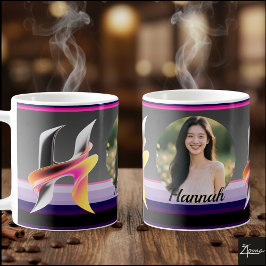 Abstrakter flüssiger Buchstabe H Metallic Neon Kaffeetasse