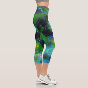 Abstrakter Kalkstein in Lime Greens und Blues Capri Leggings