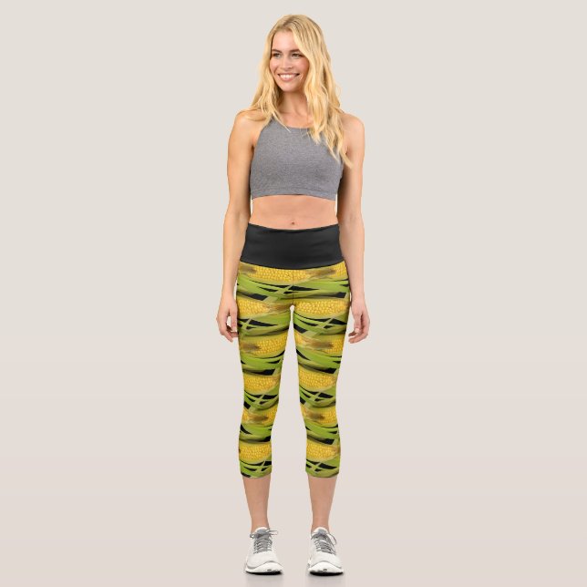 Abstrakter Mais auf Kakao Gemüsedruck auf schwarz Capri Leggings (Vorderseite)