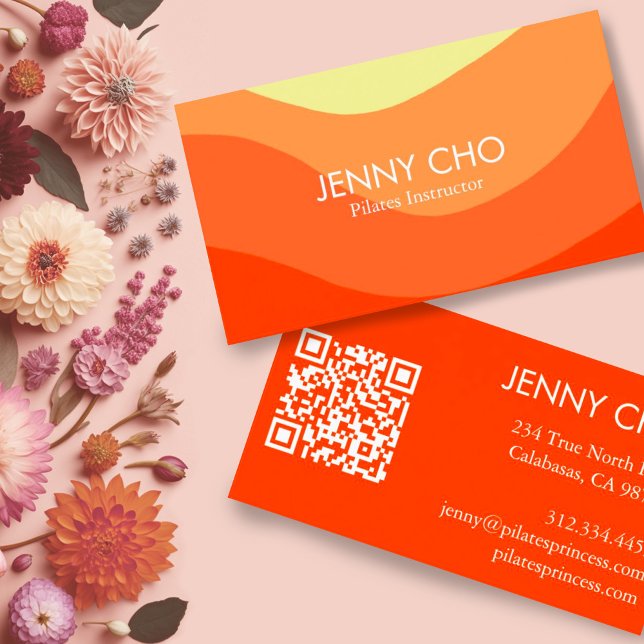 Abstrakter minimaler  Streifen Modernes Orange Visitenkarte (Bright orange and yellow curvy stripes business cards with QR codes)