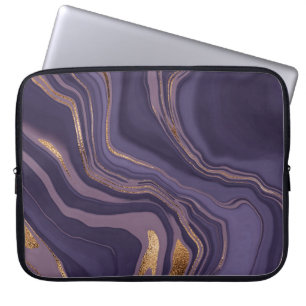 Abstrakter violetter Marmor mit Gold Laptopschutzhülle
