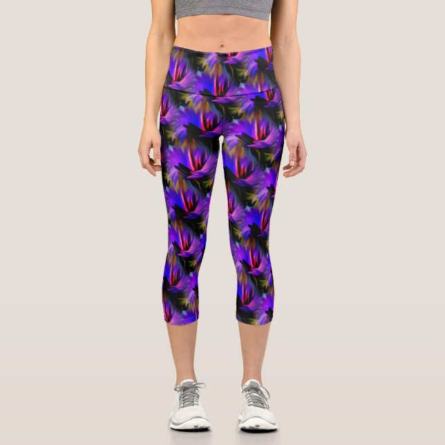 Abstraktes Blau und Lila Design Capri Leggings (Vorderseite)