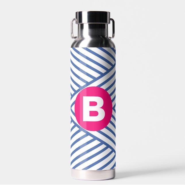 Abstraktes blaues Streifenmuster mit rosa Monogram Trinkflasche (Vorne)