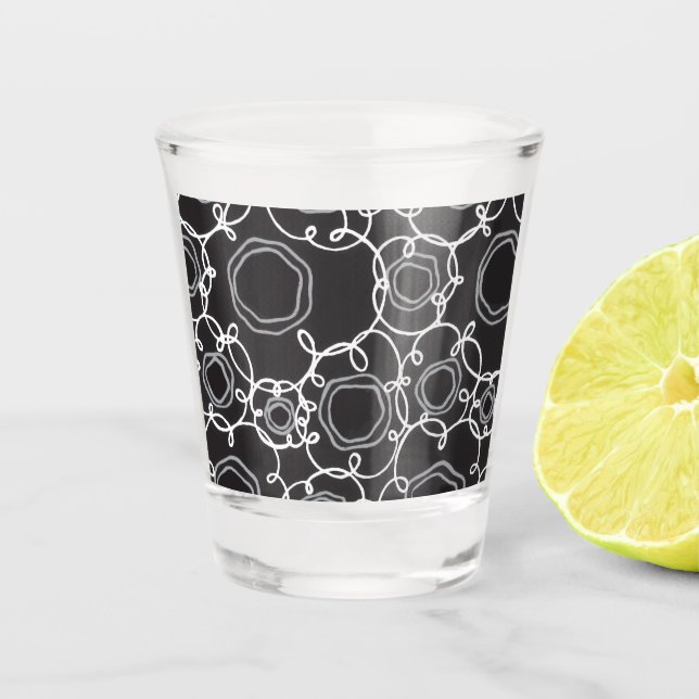 ABSTRAKTES BLUMENMUSTER IN SCHWARZ SCHNAPSGLAS (Vorderseite)