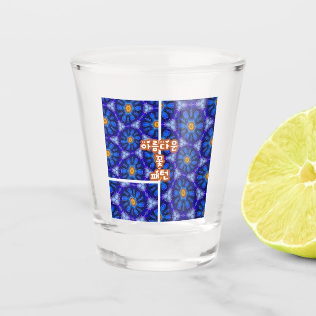 Abstraktes Blumenmuster Schnapsglas (Vorderseite)