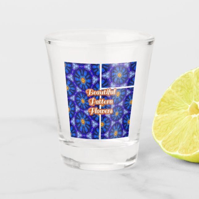 Abstraktes Blumenmuster Schnapsglas (Vorderseite)