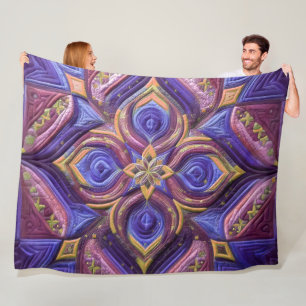 Abstraktes Design aus gequiltem Blau und Plum Fleecedecke