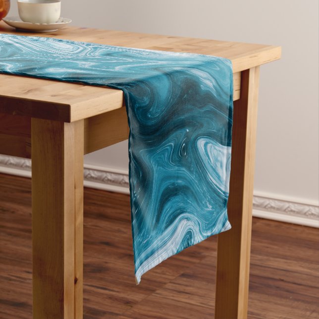 Abstraktes Design von Blue Beach Waves Kurzer Tischläufer (Beispiel)