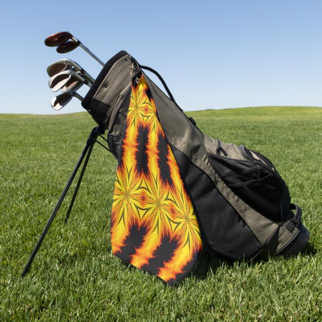 Abstraktes Gelb und Braun Kaleidoskop Kunst Golfhandtuch (Gras)