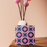 Abstraktes geometrisches Muster in Hot Pink und Bl Fliese<br><div class="desc">Eine auffallende,  zeitgenössische Zierfliese,  die eine nahtlose Anordnung aus faszinierenden geometrischen Figuren in lebhaften Farben wie heiß rosa und blau zeigt.</div>