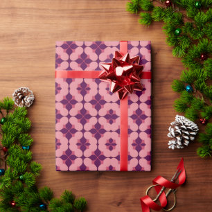 Abstraktes geometrisches Muster in rosa und violet Geschenkpapier