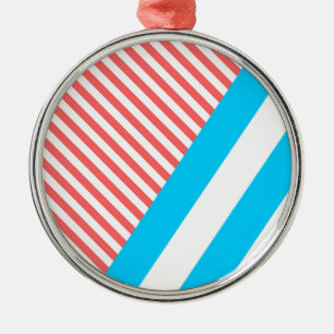 Abstraktes geometrisches Muster Ornament Aus Metall