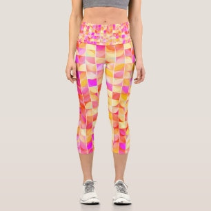 Abstraktes geometrisches rosa gelbes Mosaikmuster Capri Leggings