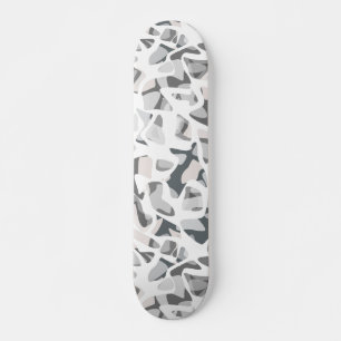 Abstraktes gepunktetes Muster in hellgrauen Flecke Skateboard