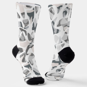 Abstraktes gepunktetes Muster in hellgrauen Flecke Socken