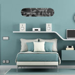 Abstraktes Grafitti-Muster Skateboard<br><div class="desc">Abstrakte Grafitti in Schwarz und Grau, Wandkunstmuster</div>