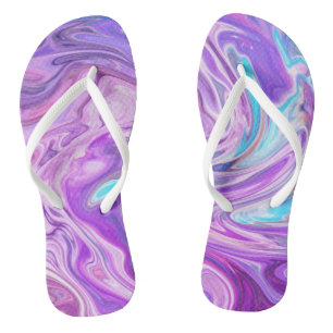 Abstraktes hellblaues Lila flüssiges Swirl Flip Flops
