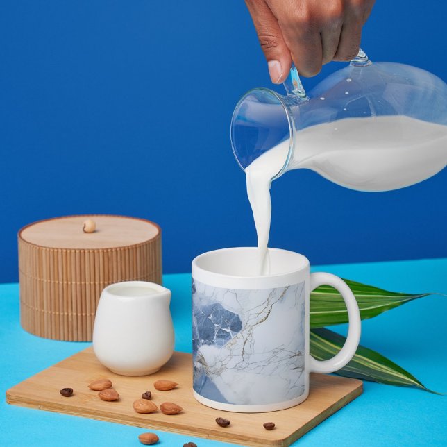 abstraktes Küstenmuster aus blauem Marmor Kaffeetasse (Von Creator hochgeladen)