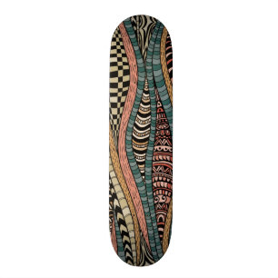 Abstraktes Muster in der ethnischen Art Skateboard