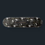 Abstraktes Muster in Grau, Schwarz und Gold Skateboard<br><div class="desc">Skateboard. In einem abstrakten, grau, schwarz und goldfarbenen Design präsentiert, das für Sie bereit ist, sich zu personalisieren. ✔ HINWEIS: ÄNDERN SIE NUR DIE VORLAGEBEREICHE, DIE SIE BENÖTIGEN! 😀 Sie können den Text bei Bedarf entfernen und neu hinzufügen, was immer Sie möchten und welchen Schriftart Sie möchten. 📌 Wenn Sie...</div>