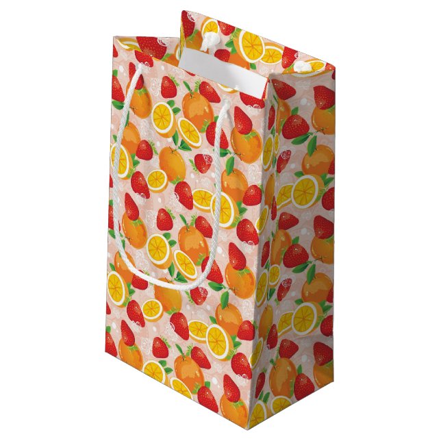 Abstraktes Muster mit Erdbeere Kleine Geschenktüte (Rückseite Schrägansicht)