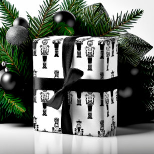 Abstraktes Nutcracker-Muster aus Schwarz und Weiß Geschenkpapier