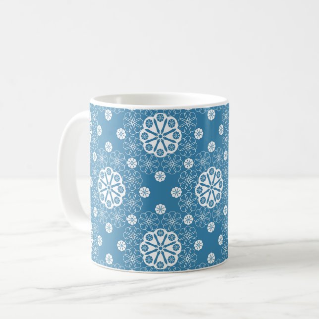 Abstraktes offenes Blumenmuster in Hellblau Kaffeetasse (Vorderseite Links)