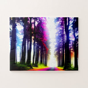 Abstraktes Regenbogenlicht durch den Wald