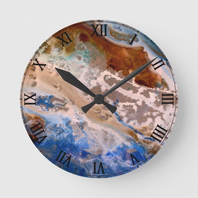 Abstraktes Sandstrandmuster mit Schaumwasser Runde Wanduhr (Vorderseite)