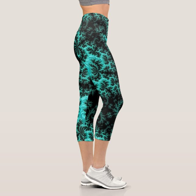 Abstraktes Schwarz-Grün-Fraktal-Muster Capri Leggings (Rechts)