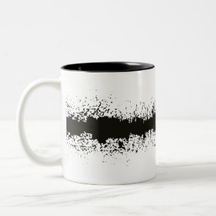 Abstraktes Schwarz-Weiß-Grungemuster Zweifarbige Tasse