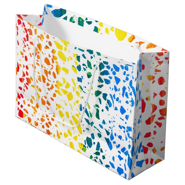 Abstraktes Terrazzo-Mosaik-Rainbow-Muster Große Geschenktüte (Vorderseite Schrägansicht)